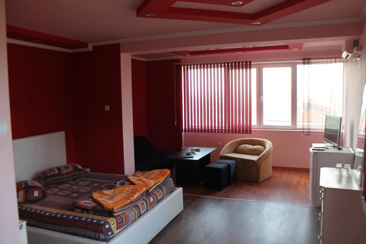 Family Hotel Ludo Варна Экстерьер фото