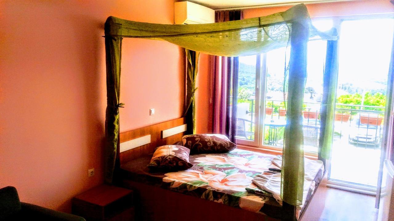 Family Hotel Ludo Варна Экстерьер фото